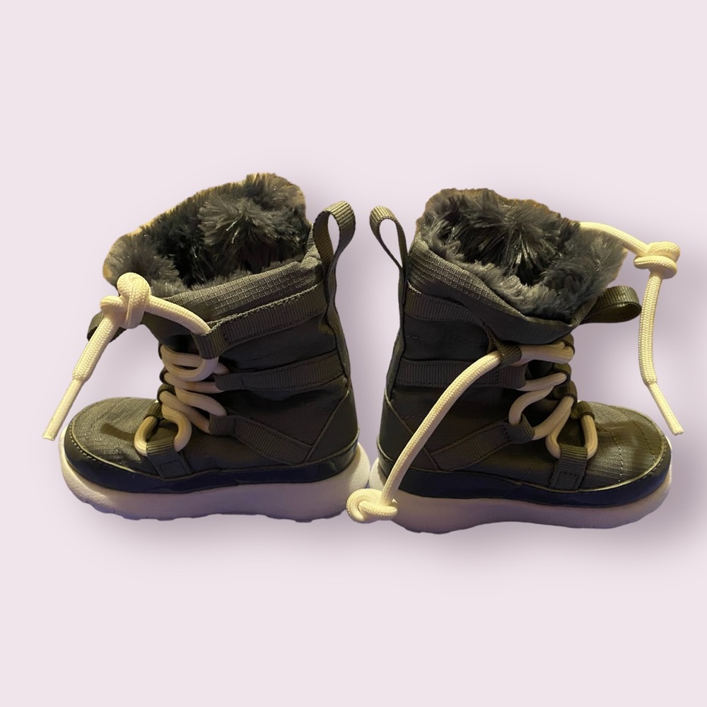 Baby Nike Roshe One Boots - Picture 3 of 6